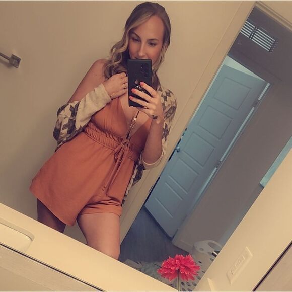 Drawstring Tie Front Romper - Picture 3 of 3